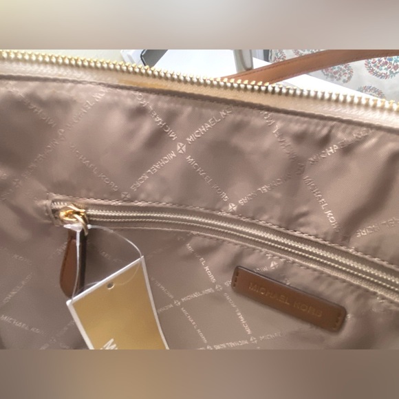 MICHAEL KORS BAG - Picture 10 of 15